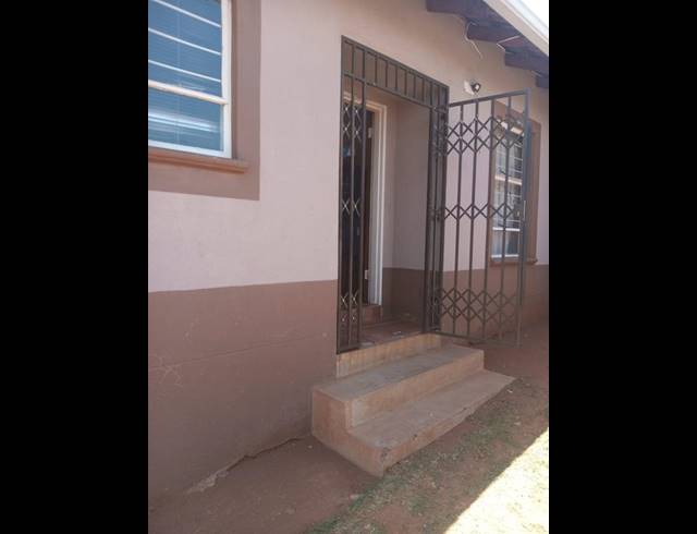 2 BEDROOM HOUSE FOR SALE IN LENASIA